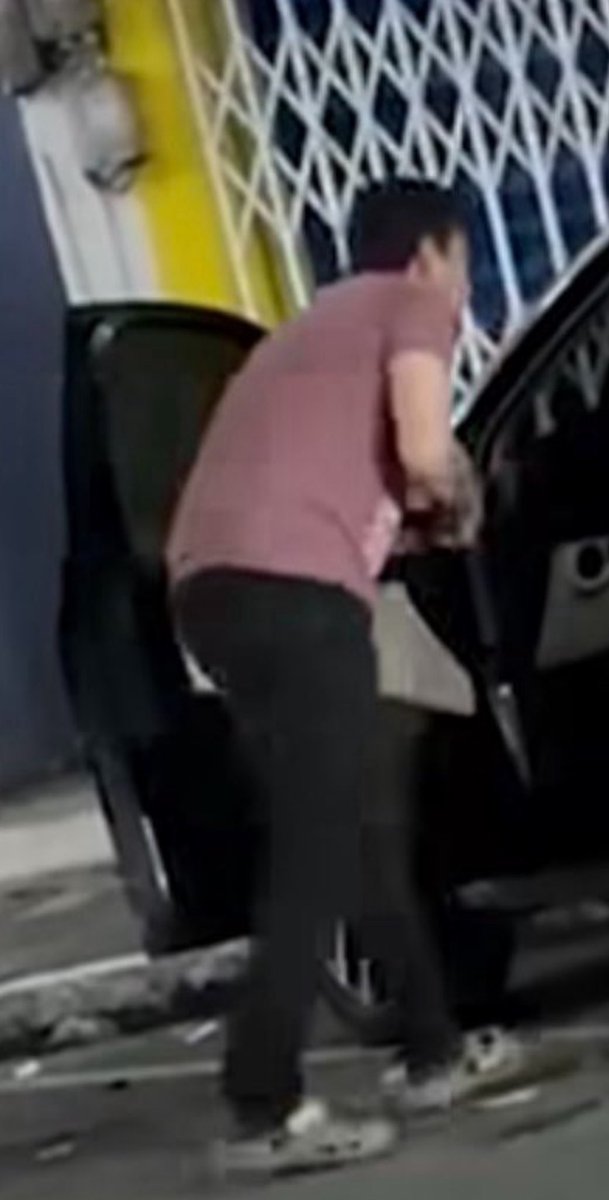 #AsíLasCosasGt | La jueza de Primera Instancia Penal de Suchitepéquez decidió no autorizar la captura ni el allanamiento en contra de Javier Cabrera Ayerdi, señalado en un video que circula en redes sociales donde agrede a su pareja dentro de un vehículo en Mazatenango. 

👀
