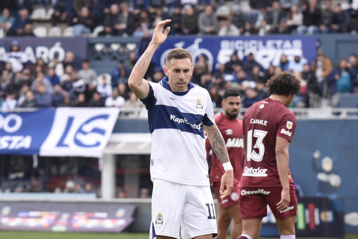 #GELP | Los estudios le salieron sorprendentemente bien a Norberto Briasco, quien salió tocado el domingo ante Lanús. Finalmente, el delantero de nacionalidad armenia, no tiene lesión muscular y será evaluado durante la semana para ver si viaja a San Juan.

Foto: <a href="/marina_espeche/">Marina Espeche</a>