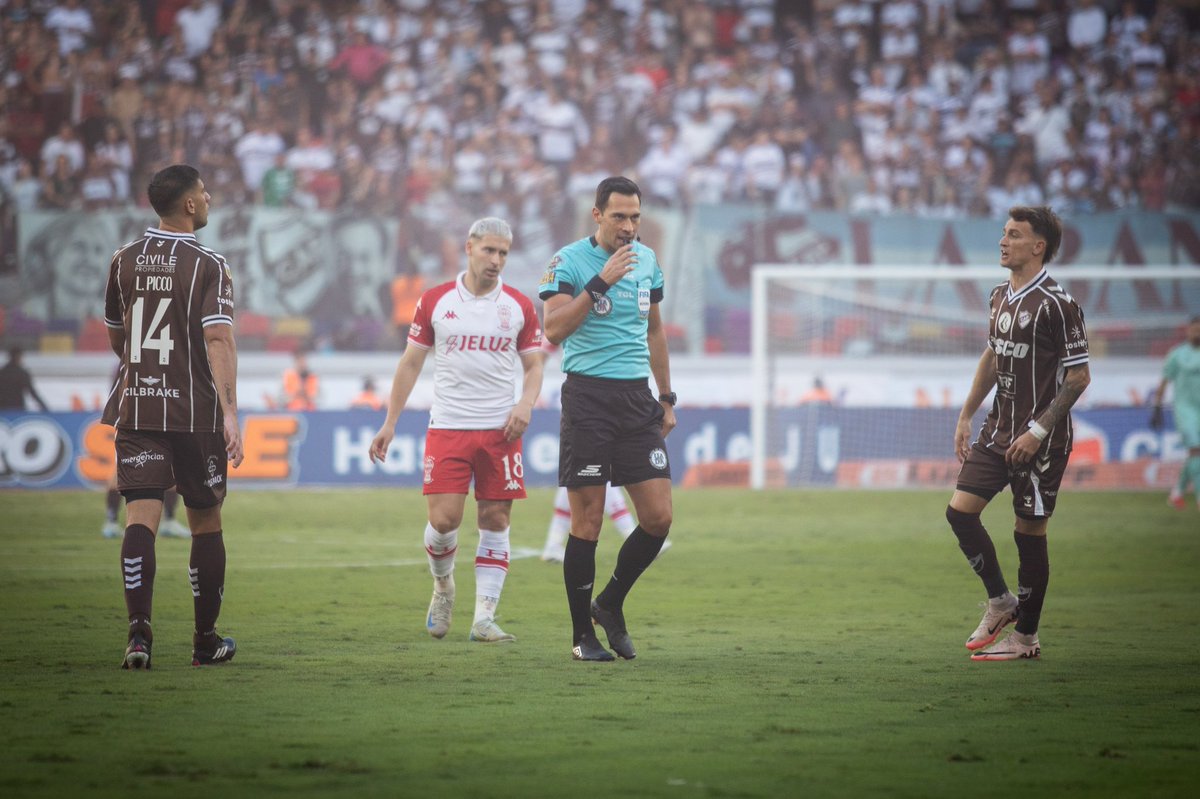 #TorneoClausura🏆 | 👨🏻‍⚖️ Autoridades confirmadas para visitar a Independiente, el próximo domingo:

🗣️ Árbitro: Facundo Tello
🚩 Asistente 1: Gabriel Chade
🚩 Asistente 2: Julio Fernández
🪧 Cuarto: Adrián Franklin
📺 VAR: Héctor Paletta
📲 AVAR: Lucas Comesaña  

#VamosCalamares🦑