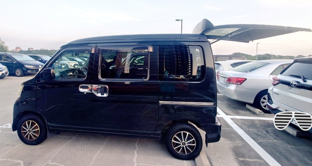 仕事でもプライベートでもあっちにこっちに良く働いてくれたセカンドCAR。大量の荷物を運んだりソロキャンプでもお世話になりました。
車検を通すか迷いましたが、第二の人生を歩んでもらおうと思います。ありがとね💕
新しい子が来るまでは、主人の車を借りて恐る恐る運転(^_^;)