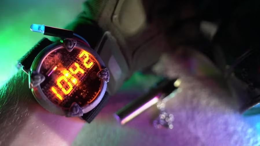 Konrad Wohlfahrt brings Artyom's watch, from the Metro series, to life using a @SeeedStudio XIAO nRF52840: hackster.io/news/konrad-wo…