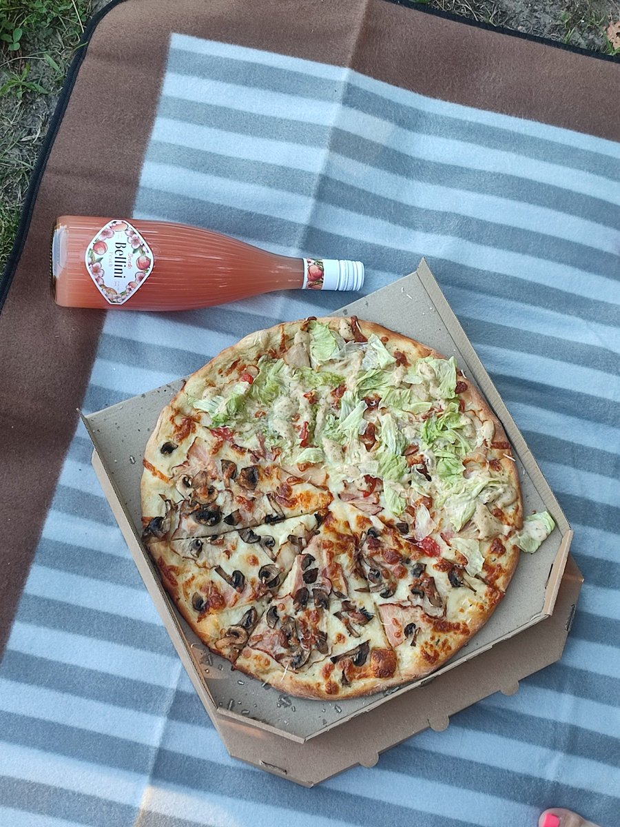 Lehych1602's tweet photo. Piiiizzaaa🤤😋 https://t.co/hWuGaKIzAR
