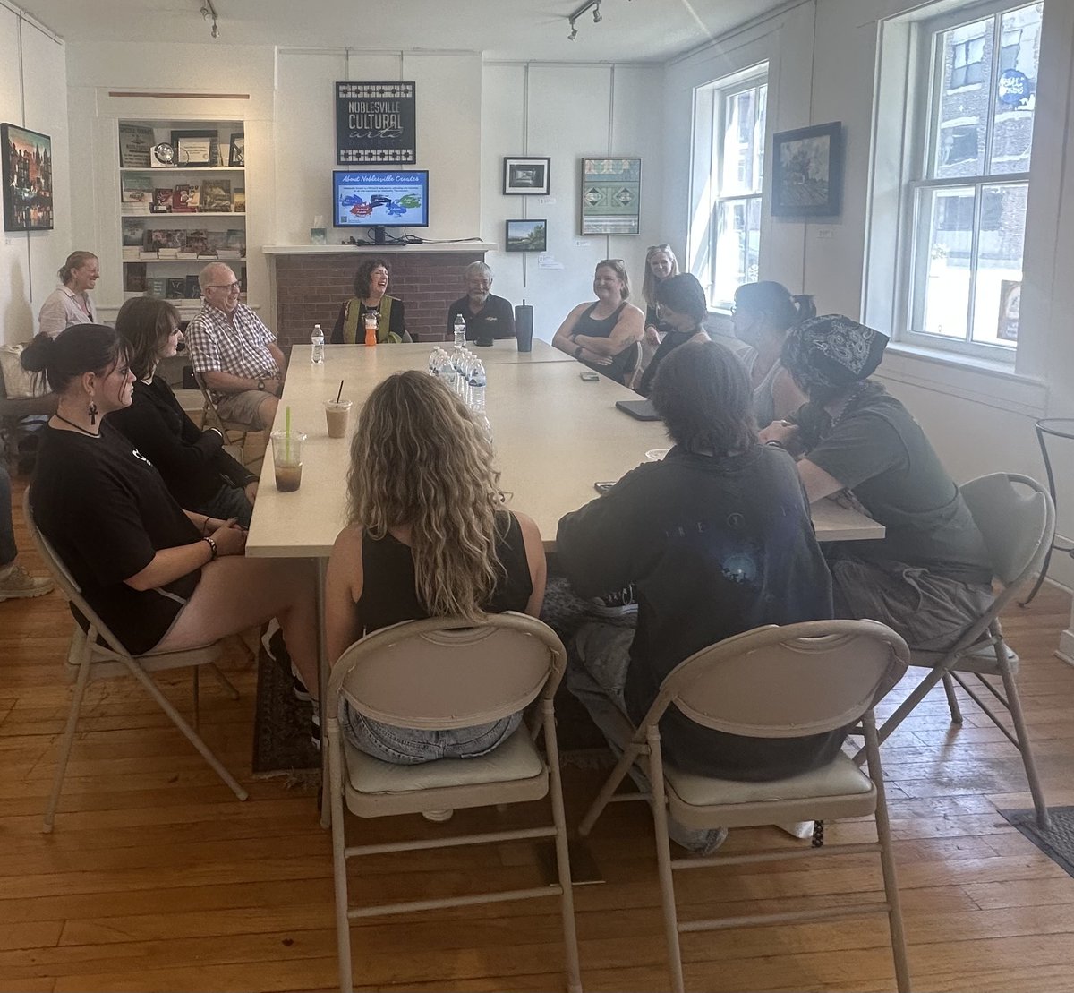 We had a great time on Thursday during our art chat with local artists and the Noblesville High School art class!
.
.
.
#NoblesvilleCreates #ArtChat #LocalArtists #NoblesvilleHighSchool <a href="/NobSchools/">Noblesville Schools</a>
