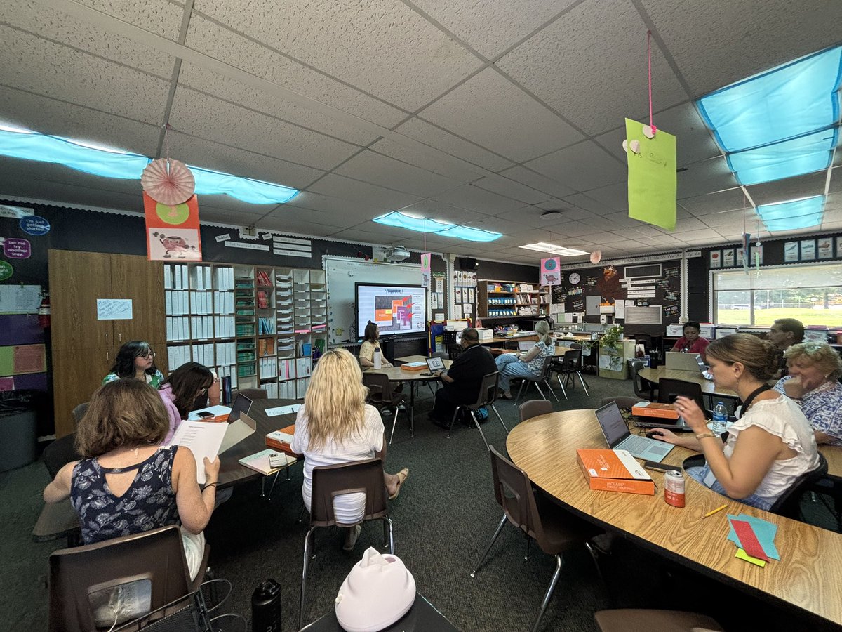 Hart_Hawks's tweet photo. Thank you, Mrs. Heasley, for supporting our teachers by providing an excellent review of our upcoming assessments. https://t.co/SXLxGjQzS5