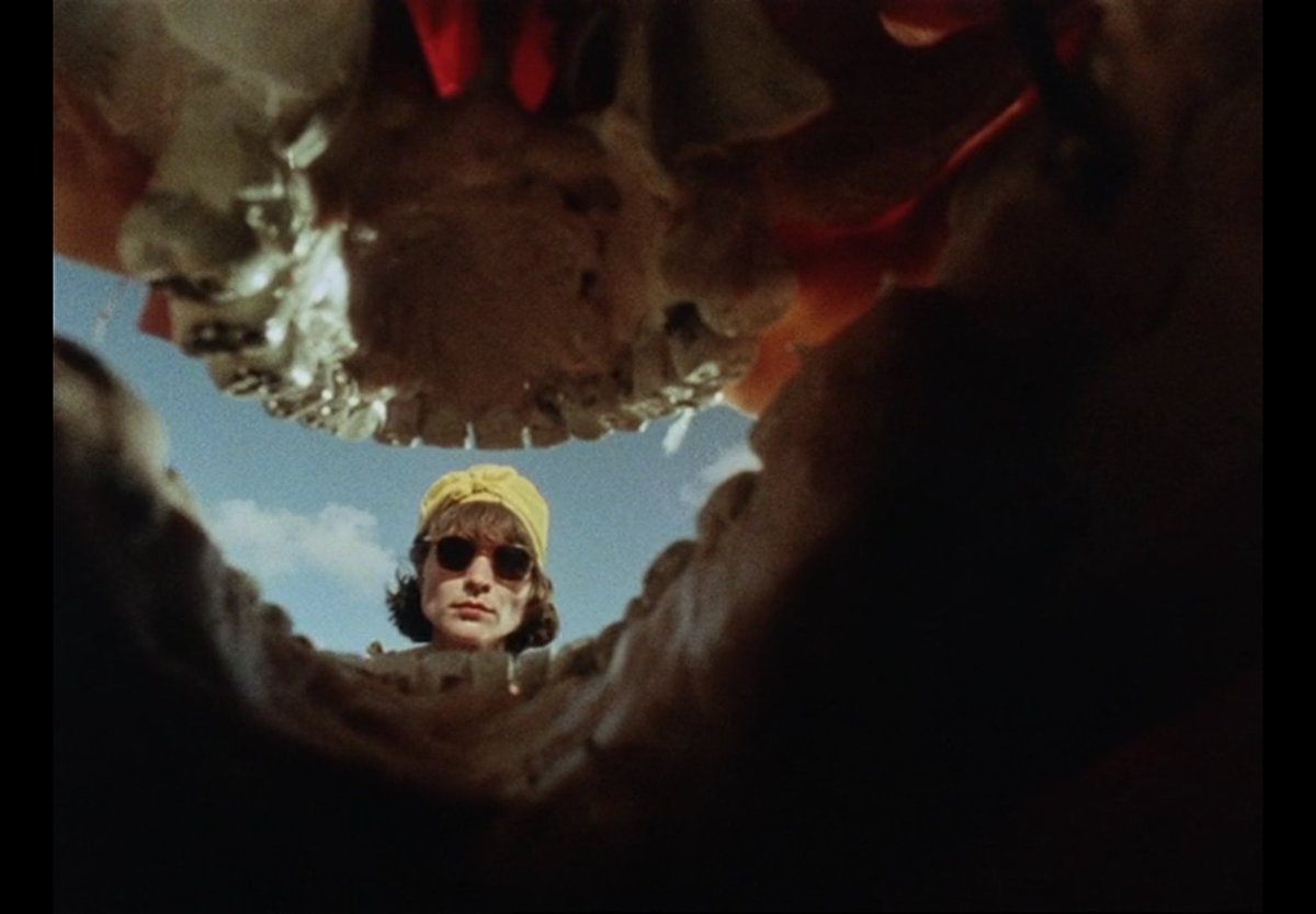 tertium_qu1d's tweet image. City of Pirates
Dir. Raúl Ruiz 

The most bizarre movie i have ever seen…like it’s unlike anything i have ever seen fucking had me staring at my ipad for so long just think what the fuck i watched lol. Idek if y’all will like it…fucking so haunting too like really fucked up