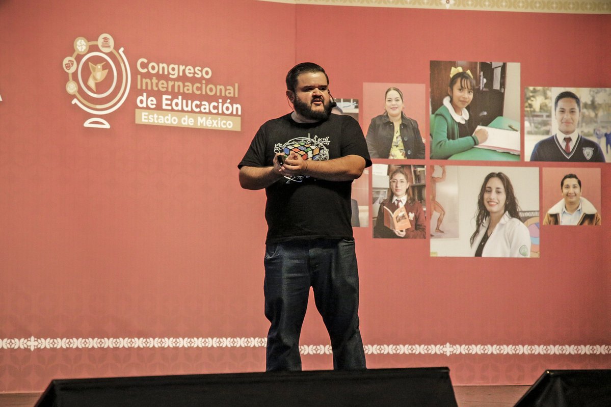 👏 Gracias a Rafael Carbajal por regalarnos su experiencia y visión en el Congreso Internacional de Educación del Estado de México con la conferencia magistral “Enseñar y divulgar la ciencia: los retos de un nuevo modelo educativo”.

#EducaciónQueTransforma