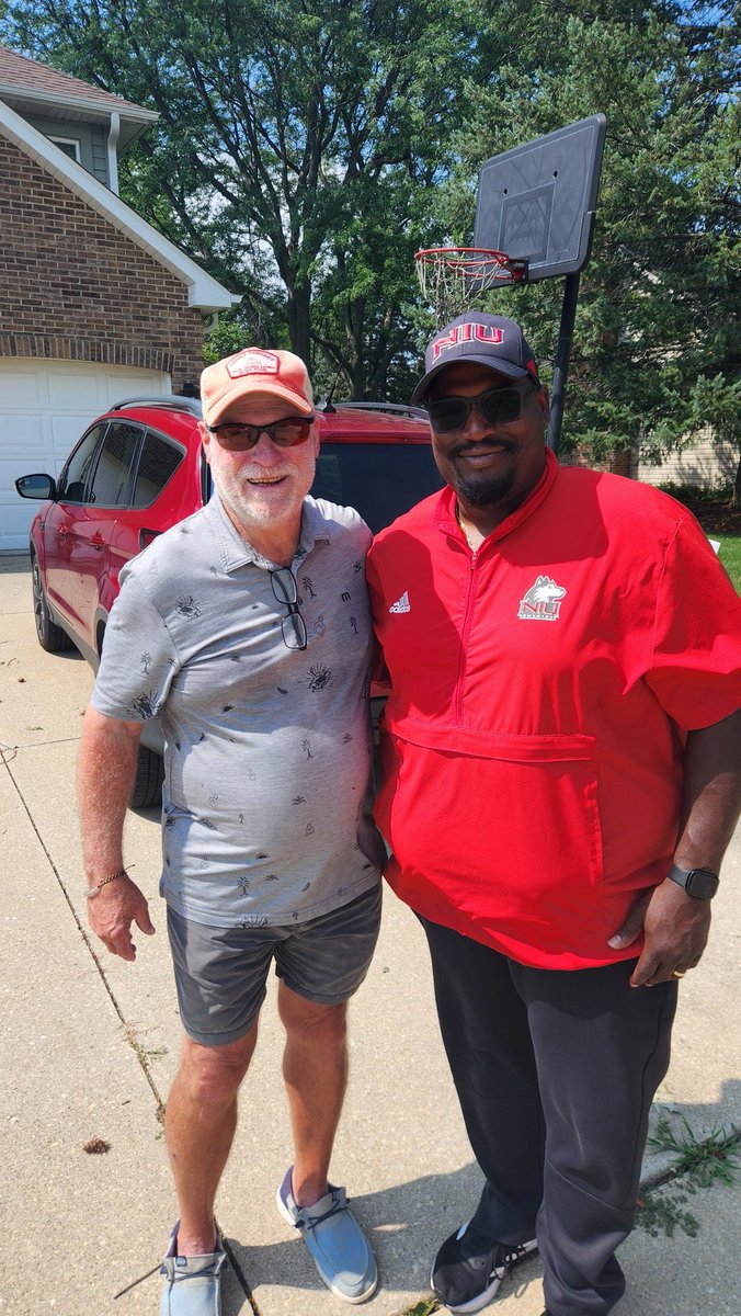 Huskie Athletic Fund (@niuhuskiefund) on Twitter photo SPECIAL DELIVERY!!!!
NIU Head Football Coach <a href="/NIUCoachHammock/">Thomas Hammock</a> took time out of his day to drop off season tickets and parking to some of our most loyal fans!!!! SPECIAL DELIVERY!!!!
NIU Head Football Coach <a href="/NIUCoachHammock/">Thomas Hammock</a> took time out of his day to drop off season tickets and parking to some of our most loyal fans!!!!