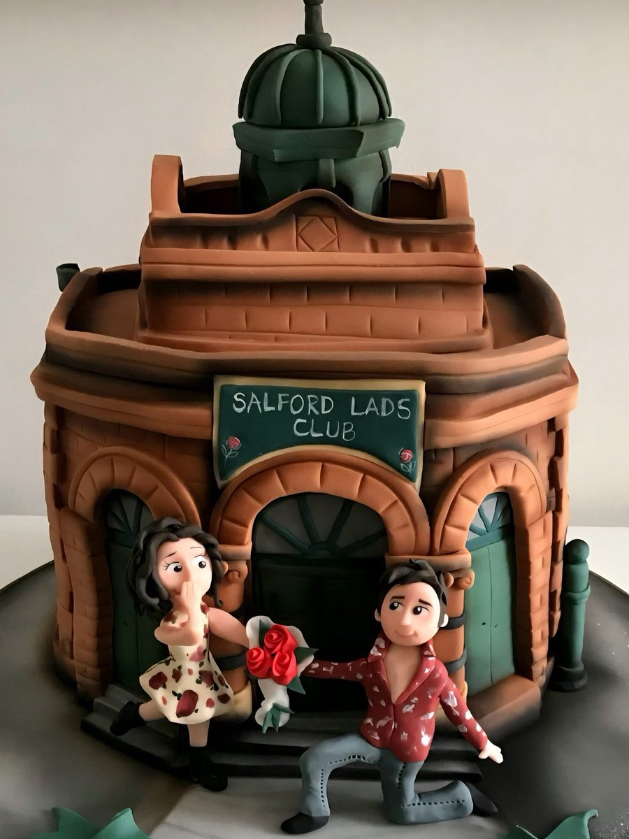 mozandwine's tweet image. Love this! Picture credit to Barry Clavin - and happy birthday to his daughter 🎉

@salfordladsclub