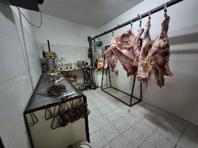 A través de un operativo llevado adelante por la <a href="/MuniGodoyCruz/">Godoy Cruz</a>, decomisamos 235kg de carne y sancionamos a los comercios.

La salud pública es una de nuestras prioridades y queremos que los alimentos sean aptos y no representen un riesgo sanitario. 

📲 bit.ly/475dxj8