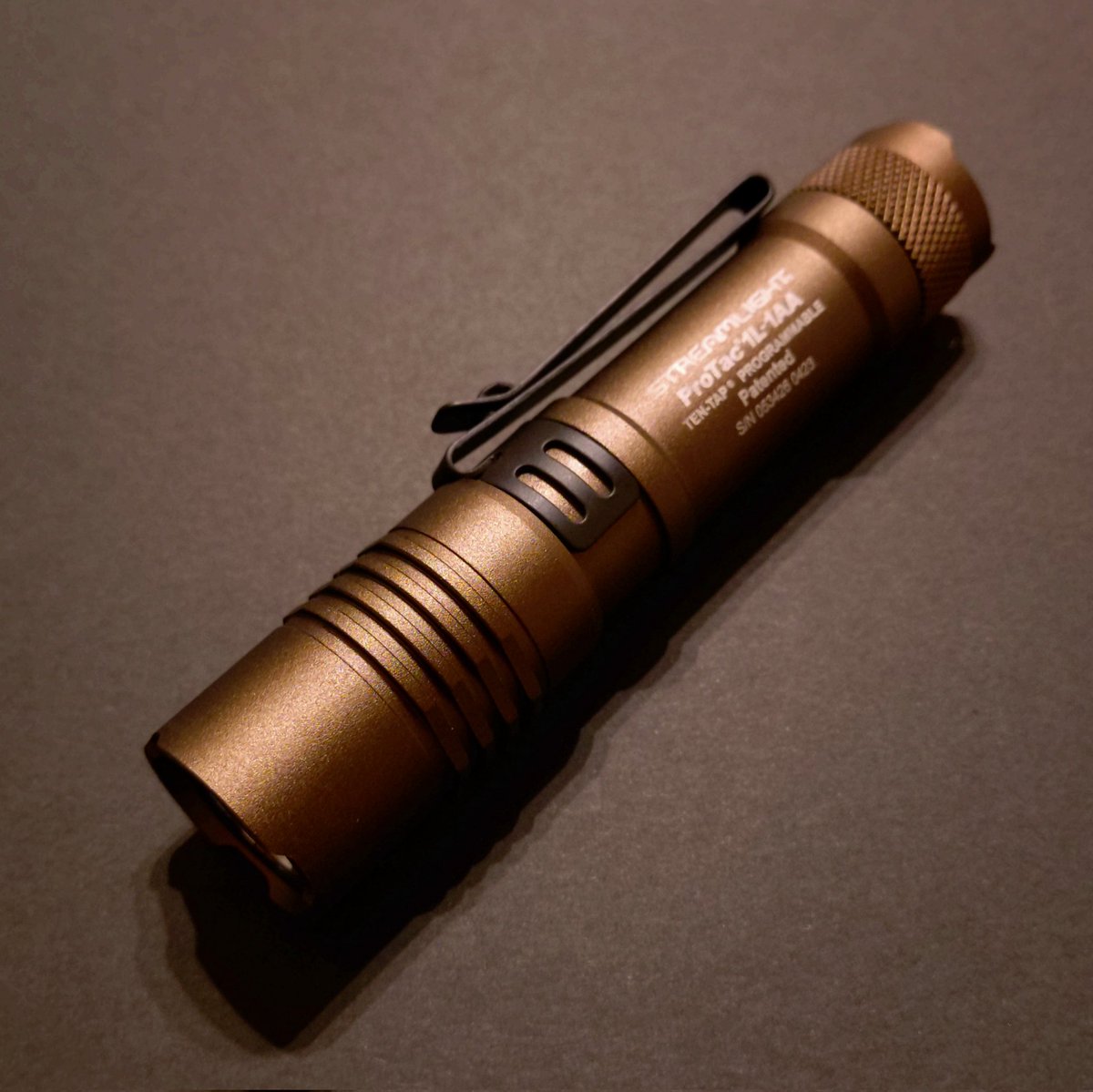 QTjFdszHrev6h3J's tweet image. H2T Custom SL PROTAC 1L-1AA Coyote NICHIA 219C-V2 5000K 90CRI

H2TさんによるLED換装品。
ノーマルより配光が綺麗になり光色、演色性ともに向上。

適度な明るさも◎

早速携帯してメインで使います。

(画像のストラップは付属品ではありません)

#H2T
#アカリセンター
#STREAMLIGHT