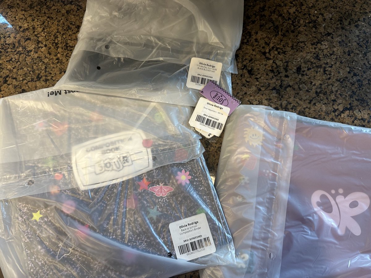 MY MYSTERY MERCH AHHHH 💜 <a href="/LiviesHQ/">olivia’s livies 💋</a> <a href="/oliviarodrigo/">Olivia Rodrigo</a>