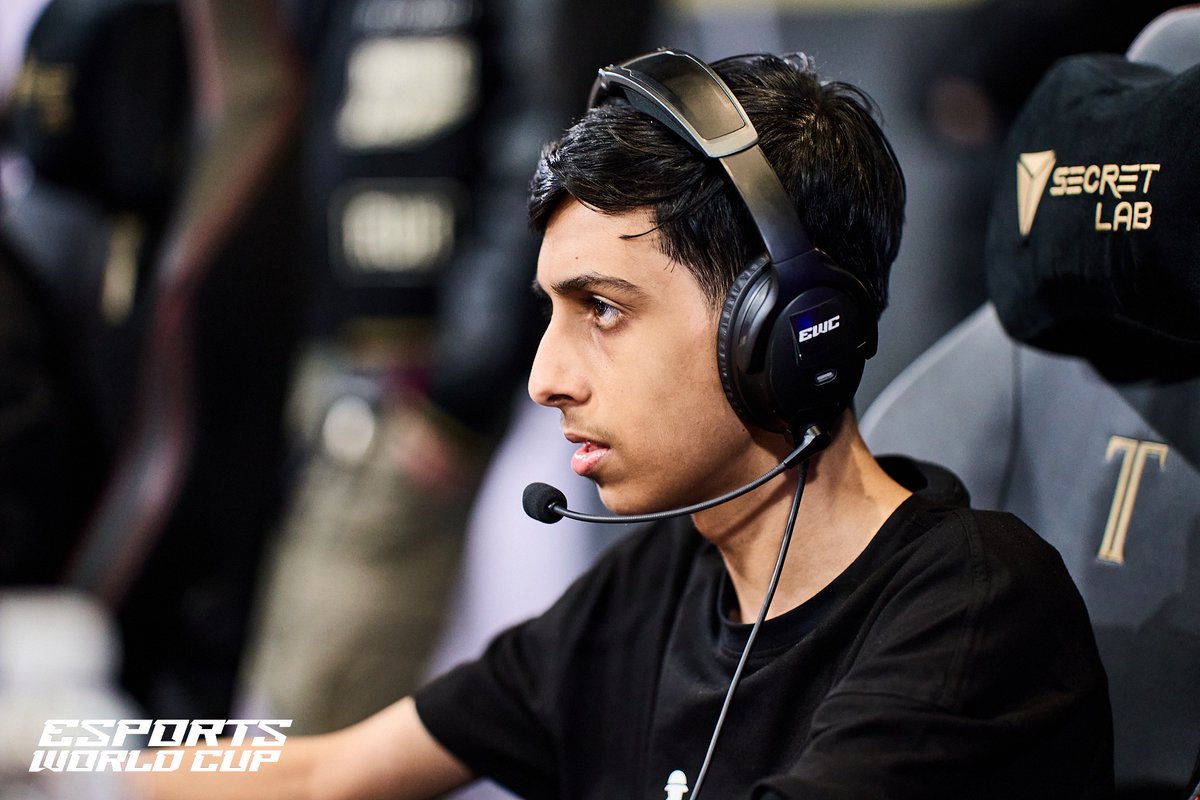 7urasEUU tweet media