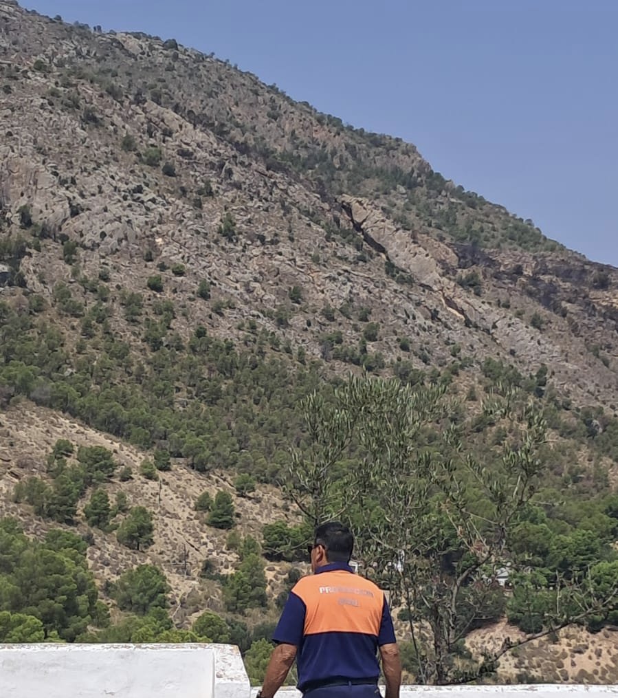 Pc_Abaran's tweet photo. Los incendios de la solana y la Umbría de #Abarán que permanecían activos desde ayer tarde han quedado totalmente extinguidos 

Muchísimas gracias a todos los que han colaborado de una manera o de otra en la trayectoria del #Incendio

https://t.co/TZD22lrslZ https://t.co/EhQLZNAyMv