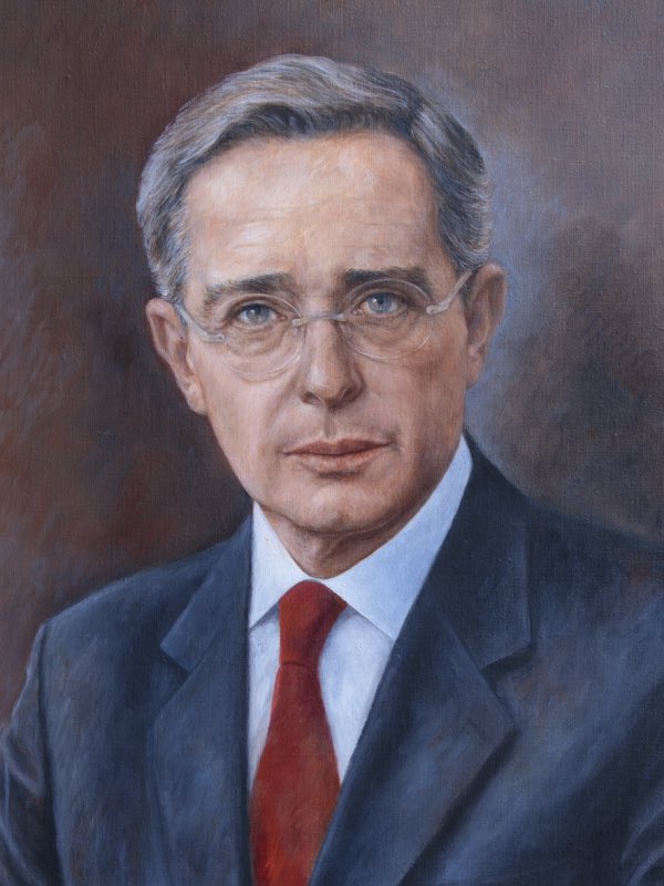 El Tribunal Superior de Bogotá concedió una tutela a Álvaro Uribe Vélez y ordenó su libertad inmediata, dejando sin efecto la decisión del Juzgado 44 Penal que había dispuesto su reclusión, hasta que se defina la segunda instancia.