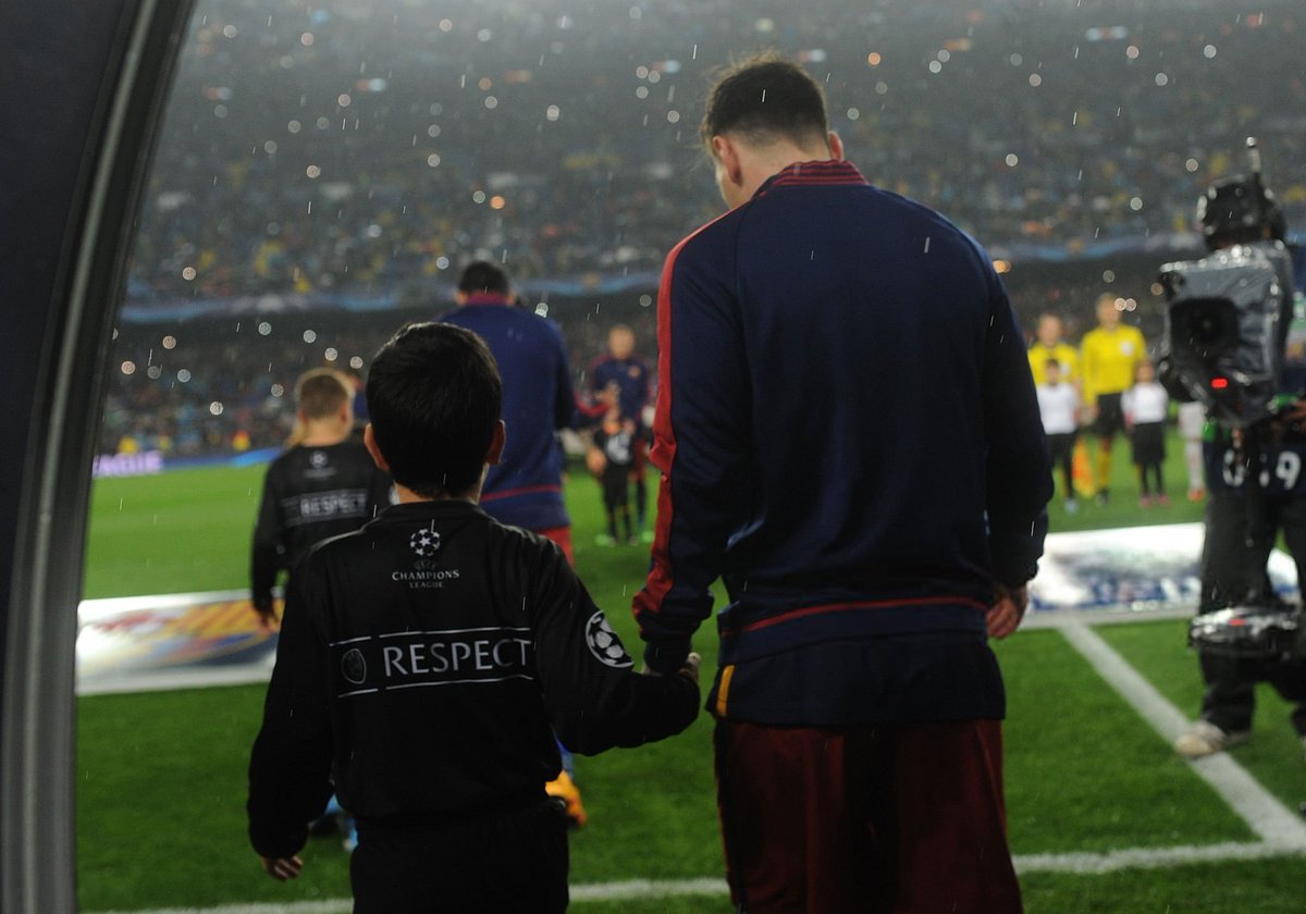الكامب نو
مطر
ليالي الٲبطال

اجمل مزيج كروي
