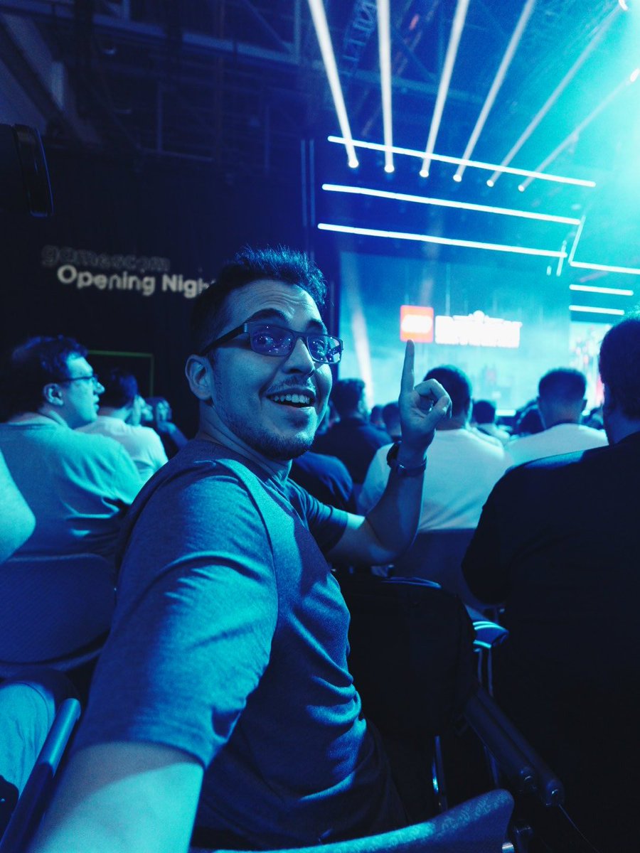 hagazo's tweet photo. Agora já posso revelar que vim até a Alemanha a convite do @warnerplay pra poder jogar o novo LEGO BATMAN DA TT GAMES, anunciado e revelado HOJE na opening night live da gamescom.
Vou jogar e lançar o vídeo brabo pra vcs, quem vem? ❤️❤️❤️ #wbsponsored https://t.co/z6A5eAGuT4