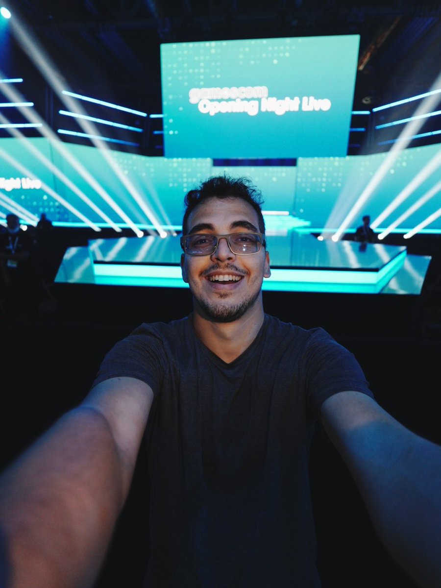 hagazo's tweet photo. Agora já posso revelar que vim até a Alemanha a convite do @warnerplay pra poder jogar o novo LEGO BATMAN DA TT GAMES, anunciado e revelado HOJE na opening night live da gamescom.
Vou jogar e lançar o vídeo brabo pra vcs, quem vem? ❤️❤️❤️ #wbsponsored https://t.co/z6A5eAGuT4