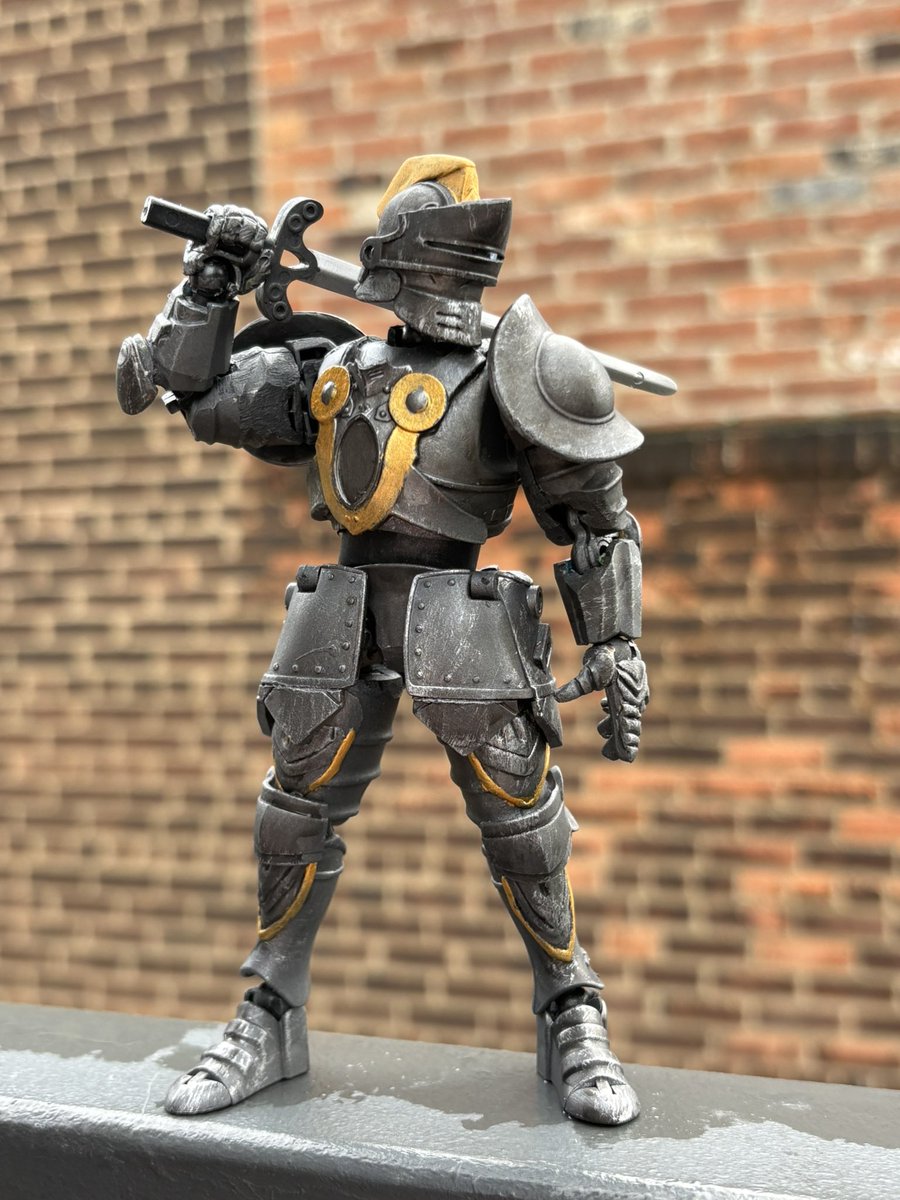 FIRST KNIGHT SOLD!!
i’m so happy with this dude. gunmetal and gold go HARD together