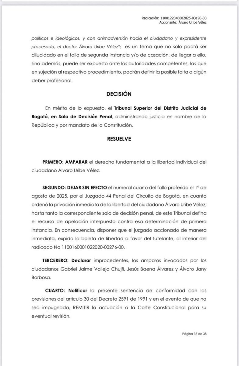 Setulus1's tweet photo. Tribunal Superior de Bogotá falló tutela a favor del Presidente @AlvaroUribeVel, y ordenó su libertad INMEDIATA, ya que el fallo condenatorio no esta en firme. 
Esta decisión confirma que la juez de extrema izquierda Sandra Heredia violo sus derechos procesales. https://t.co/T8mI8dsIX6