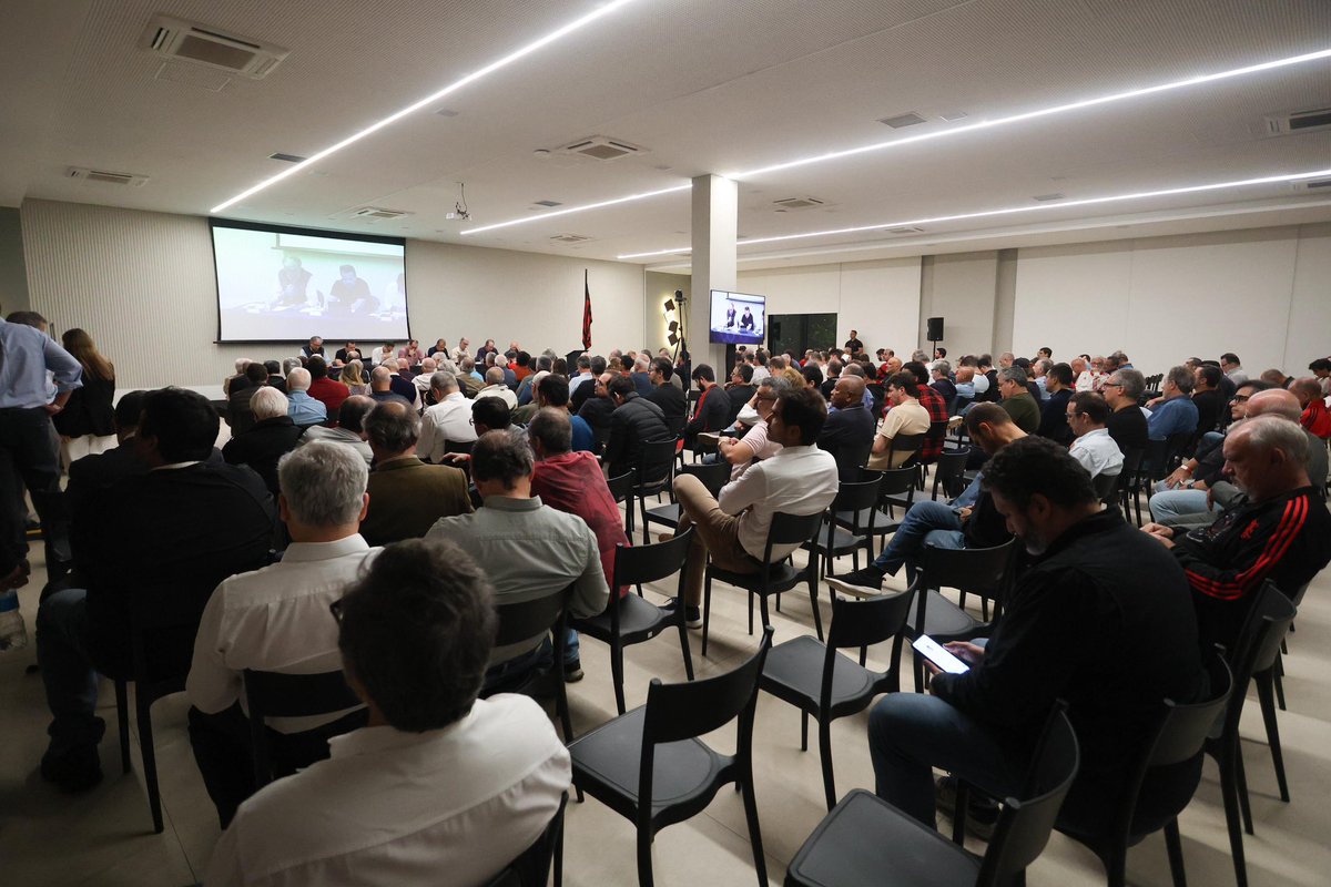 Conselho Deliberativo aprova inclusão de cláusulas de combate ao racismo no estatuto do Flamengo. #CRF

📸 Foto: Mariana Sá/CRF

🔗: flamengo.com.br/noticias/insti…