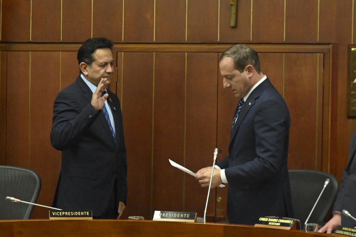 SenadoGovCo's tweet photo. #ComisiónII | La Comisión Segunda del Senado (@ComisionSegunda), eligió su nueva mesa directiva para el periodo legislativo 2025 - 2026:

✅ Presidente: senador Mauricio Giraldo (@mgiraldosenador).
✅ Vicepresidente: senador Manuel Virgüez (@Virguez).

👉 https://t.co/4EkKbe81wL. https://t.co/mtU8ngLzwR
