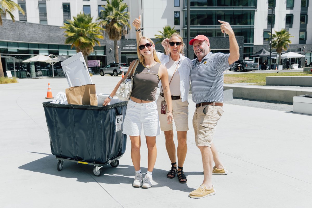CalStateLA's tweet photo. Welcome back Golden Eagles! 🦅
We're excited to have you back on campus and can't wait to get the semester started!
#CalStateLA // #WeeksOfWelcome https://t.co/X9286h6707
