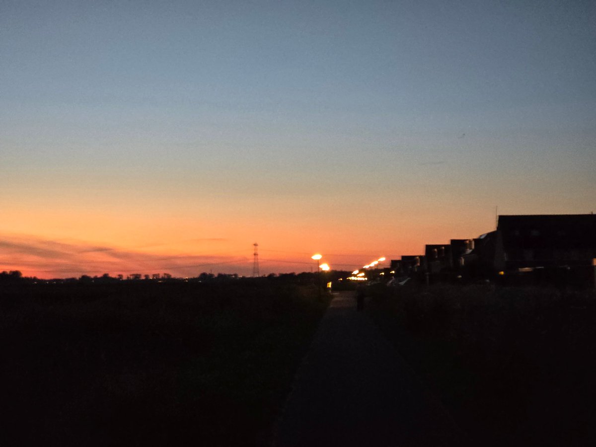 __usercall's tweet image. blue skies, smiling at you