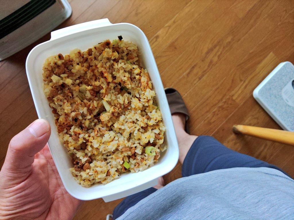 おはにょうございます☀️
犬のエサかと思いきや己の弁当なモーニングです🐶
（炒めすぎたチャーハン）
本日からジョブ‼️月末までホリデーナッシングよ😅気合いだー気合いだーきょうからまたえいえいおー👊✨