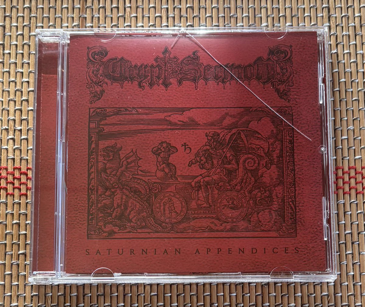 クルマで聴く用にCDも買ったのですがご覧のとおりケース割れ。
海外から買うとよくあります。。。
先行配信されてた①がとにかくかっちょえかったのでドゥームメタル好きな方はぜひ😉