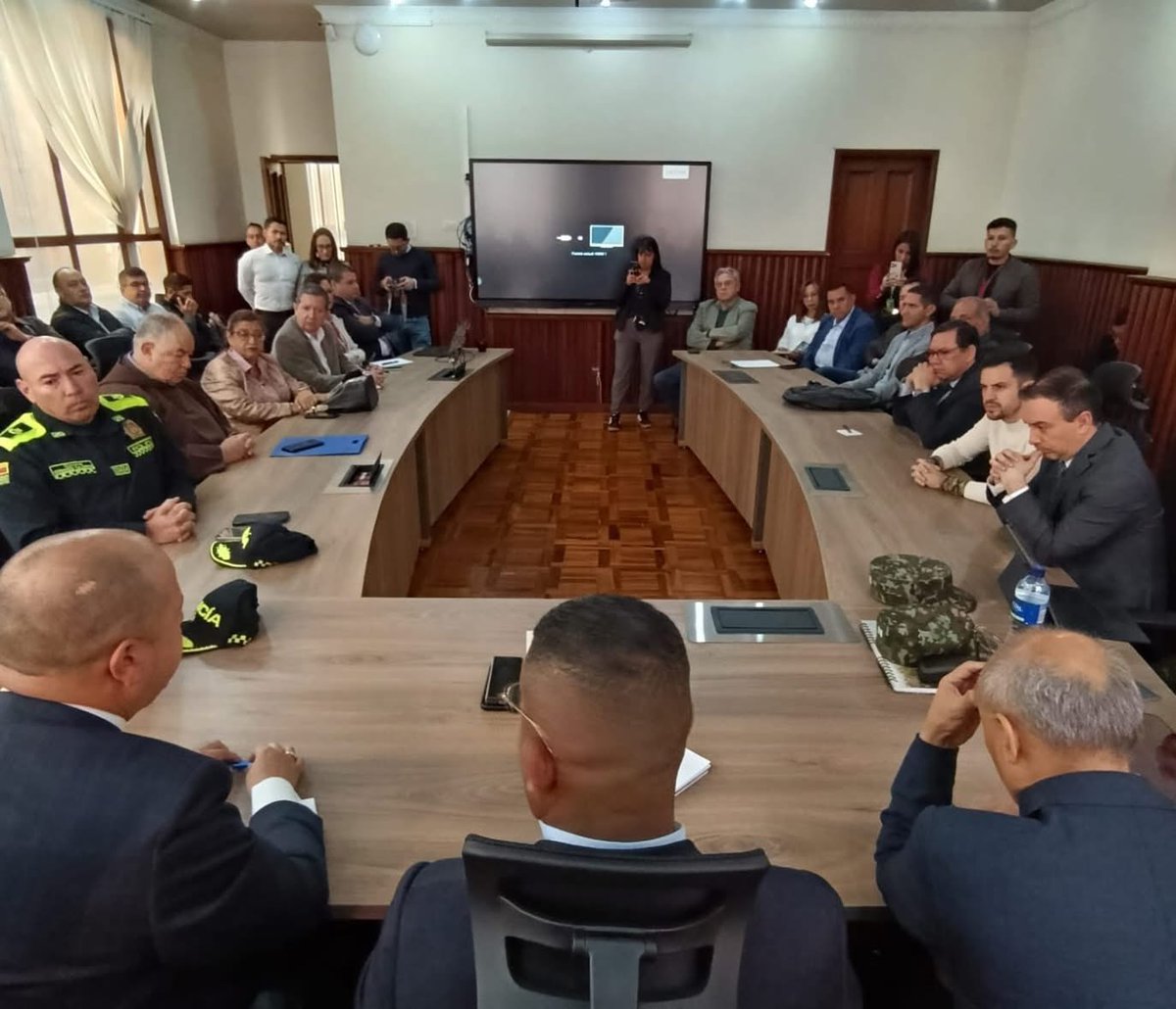 1⃣ Del 2 al 5 de diciembre, #Nariño será el epicentro de <a href="/Bioexpo/">Bioexpo Colombia</a>, la feria de negocios sostenibles más importante de Latinoamérica 🌎, junto con la macrorrueda de negocios "Colombia El País de la Belleza 2025". ⬇️