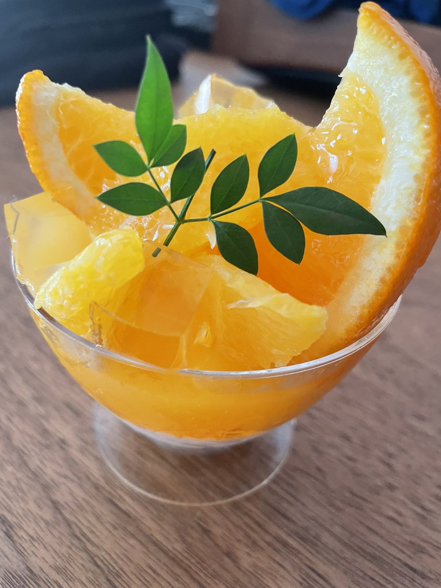 朝だし、ケーキ食べていいよね、、、？