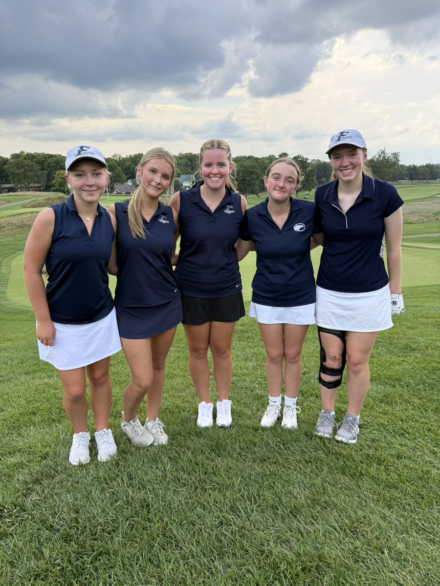 FHSGirlsGolf's tweet photo. Fantastic time at Moraine Country Club today. What a beautiful course. Our girls had a blast! #WeAreFirebirds https://t.co/8teuHKblk8