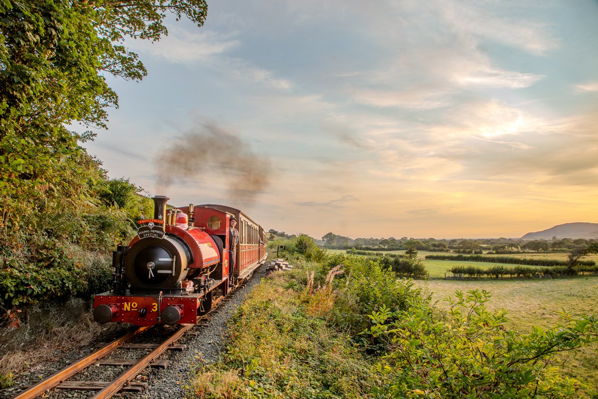 Red Sky At Night, Falcon's Delight. <a href="/TalyllynRailway/">Talyllyn Railway</a>