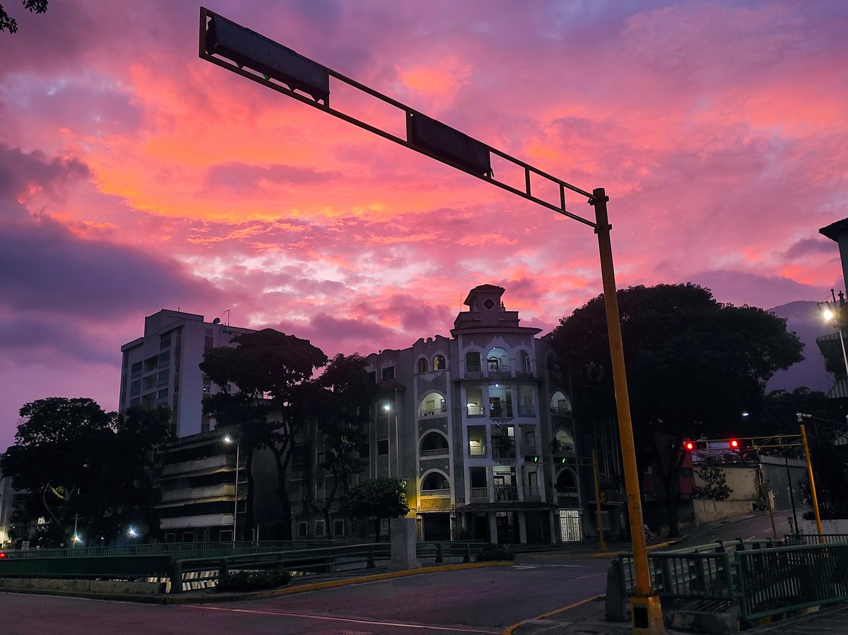 cori0911's tweet photo. #diamundialfotografia 📷

#Caracas 🩷💜
#Venezuela 🇻🇪 https://t.co/7ao8GthrN3