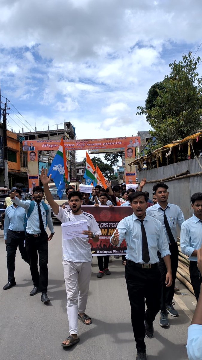 fake_saidul's tweet photo. Under the direction of @kaushik_nsui bahiyaa and @KabirAhamadNSUI bahiyaa, NSUI Karimganj staged a protest against the distorted NCERT content on Ahom history, demanding truth and integrity in textbooks.
#NSUI_Long_Live
#bjpgoback https://t.co/wj3xftVqdH
