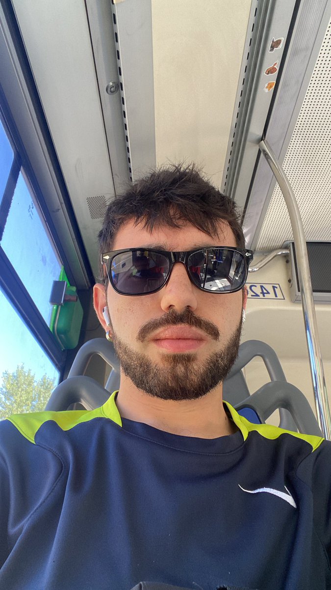 idiosincrob's tweet photo. nn piacero mai a nessuno please please please let me get what i want god knows it would be the first timeee https://t.co/wwZvcekPeW