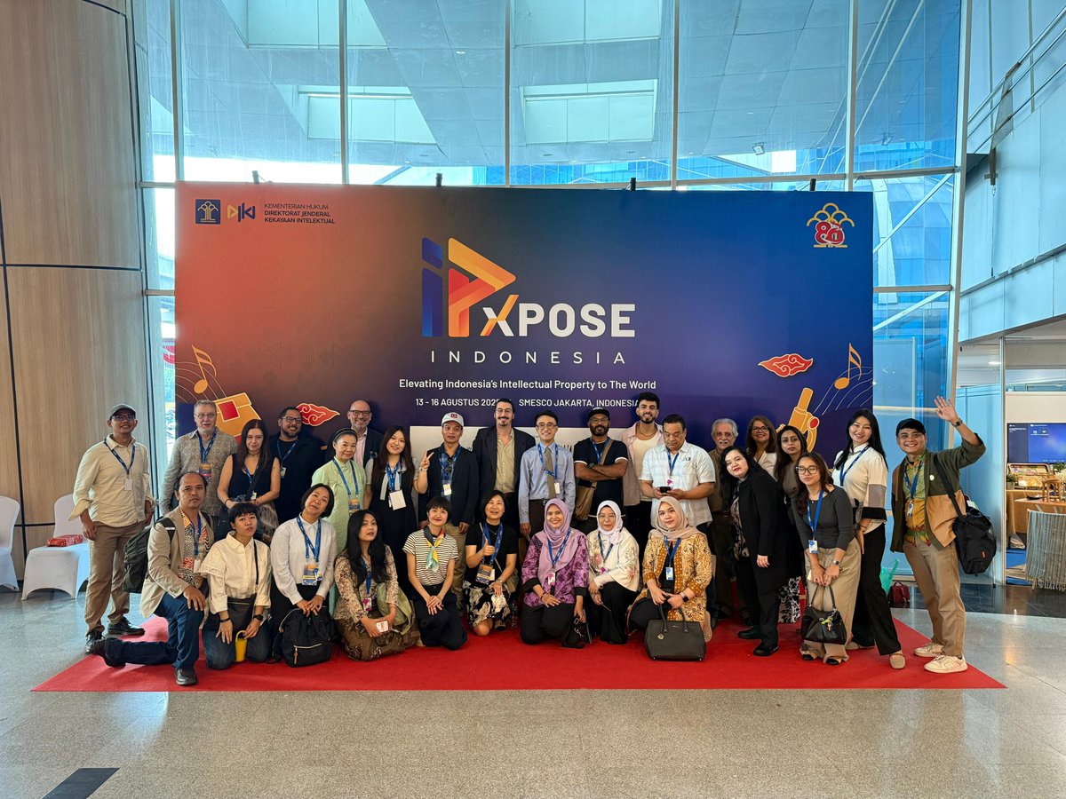 EN INDONESIA, CON MIS AMIGOS DE ASIA Y DE AMÉRICA LATINA.