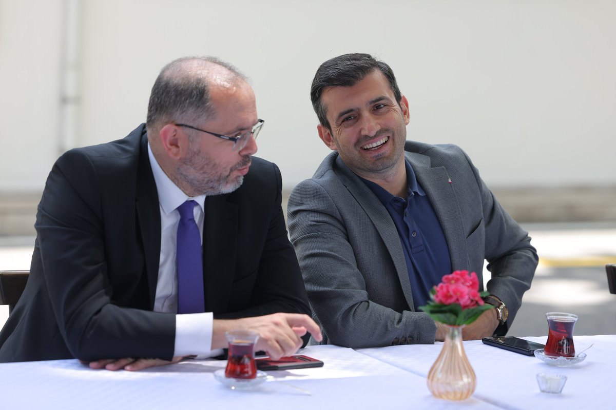 Erhan Afyoncu:

"Ben tarihçi adamım, 
tarihçi adam Milliyetçi olur."