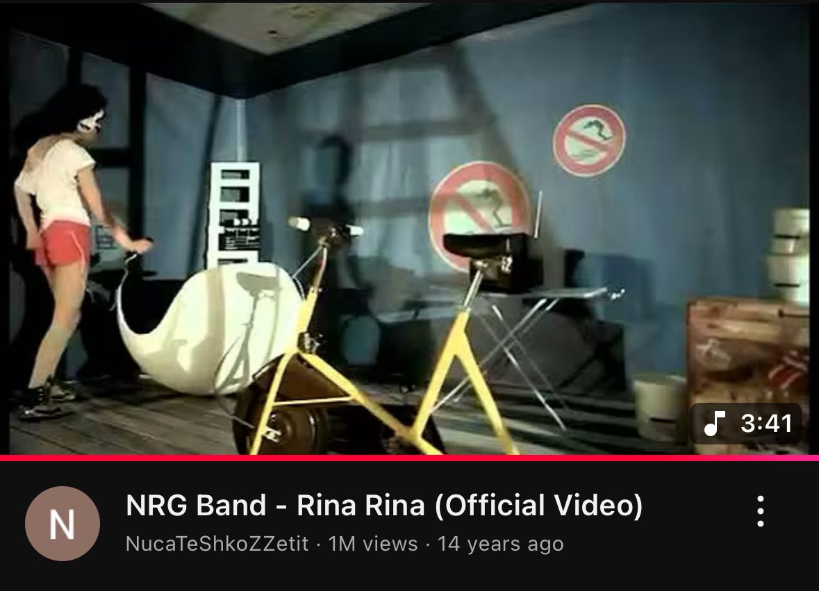 brunettteee's tweet photo. They don’t make songs like this anymore https://t.co/Lmr9EBl2Ax