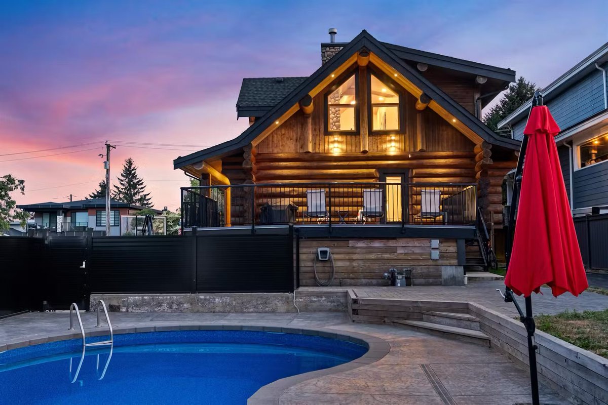 💥 Just Listed 💥

Welcome to this Whistler-inspired custom log home, built in 2011 &amp; beautifully updated. 

📍 819 Scott Street, New Westminster
🔑 List Price: $2,288,888

604-219-9595 📲 
pezzente.com
