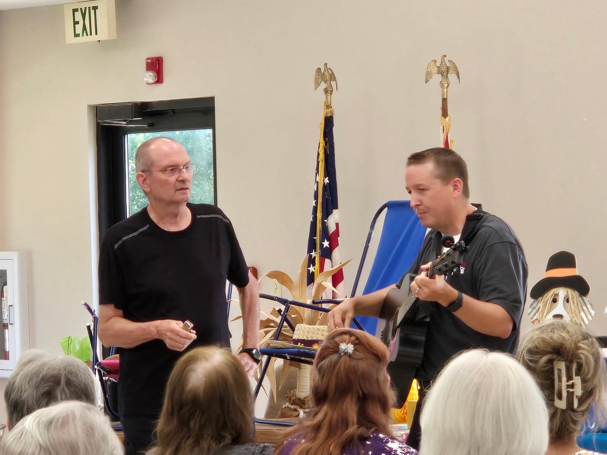 weswyattweather's tweet photo. Always enjoy my visits to Ragland! 🌤🎶 Had a blast talking weather & singing at the Ragland Senior Center’s health fair today. Huge thanks to Tabitha Royal for making it all happen! And in case you’re wondering, we held a vote… the heat lost. #teamfall @TabithaRoyal10 @WBRCnews https://t.co/xDWecnRVzW