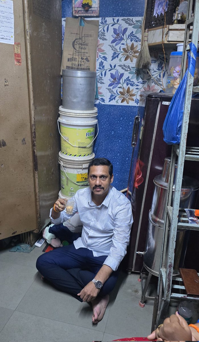 abhijeetchawan's tweet photo. पावसामुळे नागरिकांचे जीवन ठप्प झाले.
श्री संजय दिना पाटील माननीय खासदार ह्यांच्या माध्यमातून प्रामाणिक प्रयत्न म्हणून आम्ही MCGM व MSEB अधिकाऱ्यांसमवेत प्रभाग क्रमांक 105/106 विभागांमध्ये भेटी दिल्या
कार्य नाही,
कर्तव्य आहे
@AUThackeray @sanjaydinapati1 @RajoolP https://t.co/5iigfzDRTf