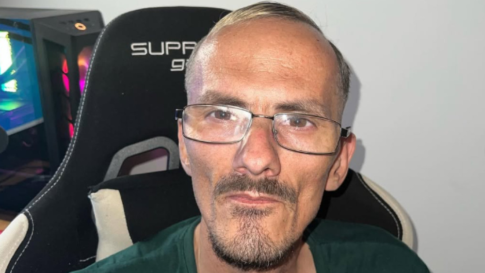 🔴 FLASH | Nous avons décidé de vous partager un fichier répertoriant plus de 1700 extraits où Raphael Graven / Jean Pormanove a subi du harcèlement/violence/humiliation en stream sur une période de 2 ans. 

Imaginez simplement. Deux ans au quotidien. 📁⤵️