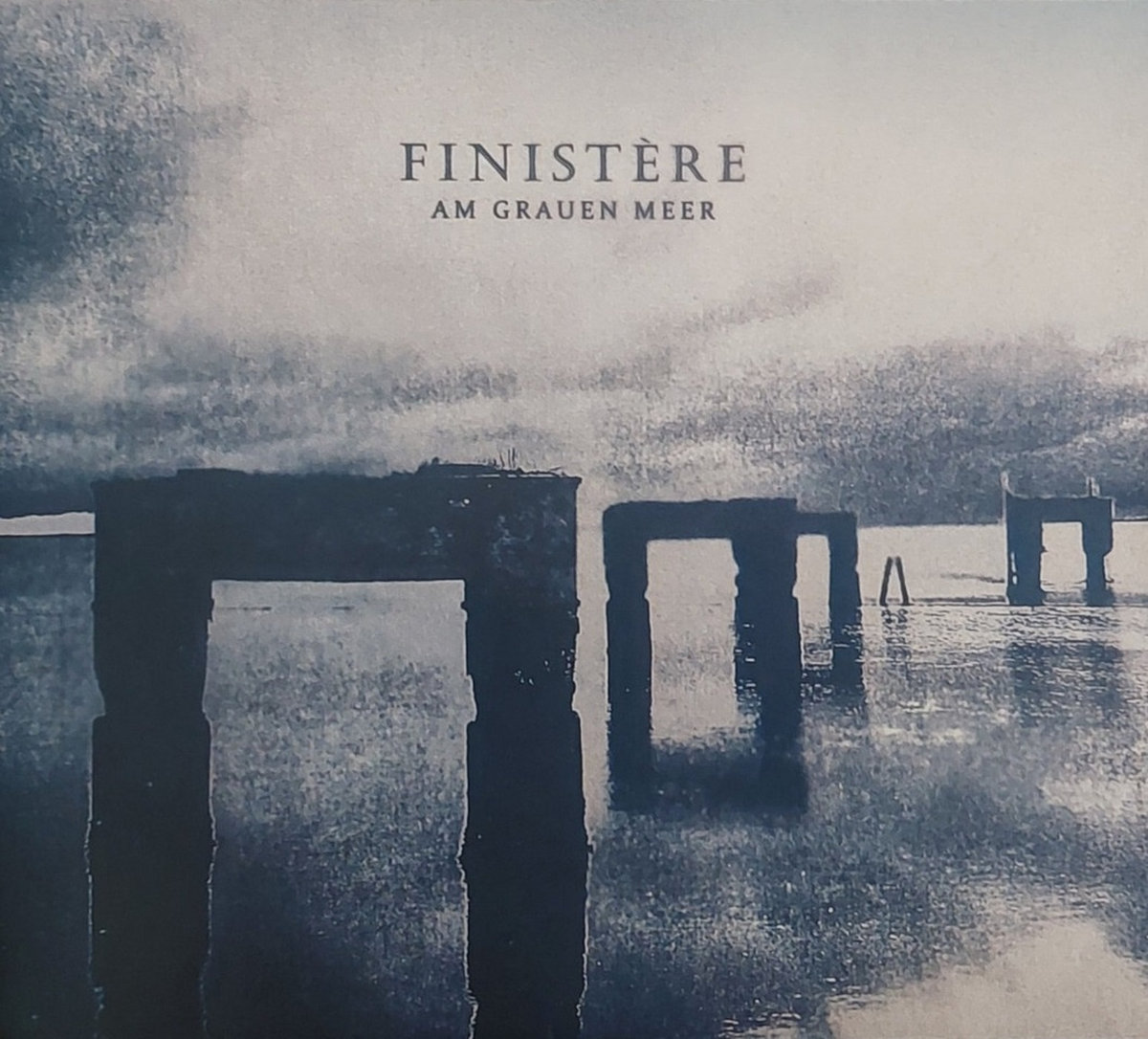 🇩🇪Finistère-Am Grauen Meer.2025.
2º Lp de esta gran banda alemana de #blackmetal,donde noto muchas raíces en sonido a bandas como los 1ros Enslaved/Borknagar,pero estos más rápidos.8 temas donde la producción recuerda a grandes LPs de los 90. Discazo🕯️😈
🎧fnstr.bandcamp.com/album/am-graue…