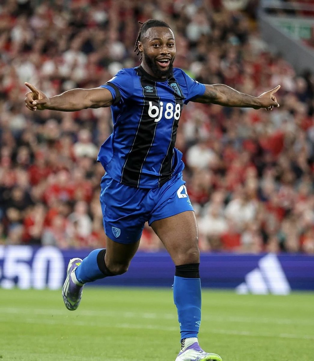 Football Tweet ⚽ (@football__tweet) on Twitter photo 🚨 𝗕𝗥𝗘𝗔𝗞𝗜𝗡𝗚: The man who was arrested on suspicion of racially abusing Antoine Semenyo has been BANNED from every football stadium in the UK as part of his bail conditions.
🗞️<a href="/BBCAfrica/">BBC News Africa</a> 🚨 𝗕𝗥𝗘𝗔𝗞𝗜𝗡𝗚: The man who was arrested on suspicion of racially abusing Antoine Semenyo has been BANNED from every football stadium in the UK as part of his bail conditions.
🗞️<a href="/BBCAfrica/">BBC News Africa</a>