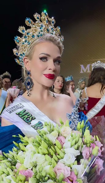 Това е новата Мисис Русия '25.Явно и там им харесват физиономии тип Тоца Батинкова от Перник.