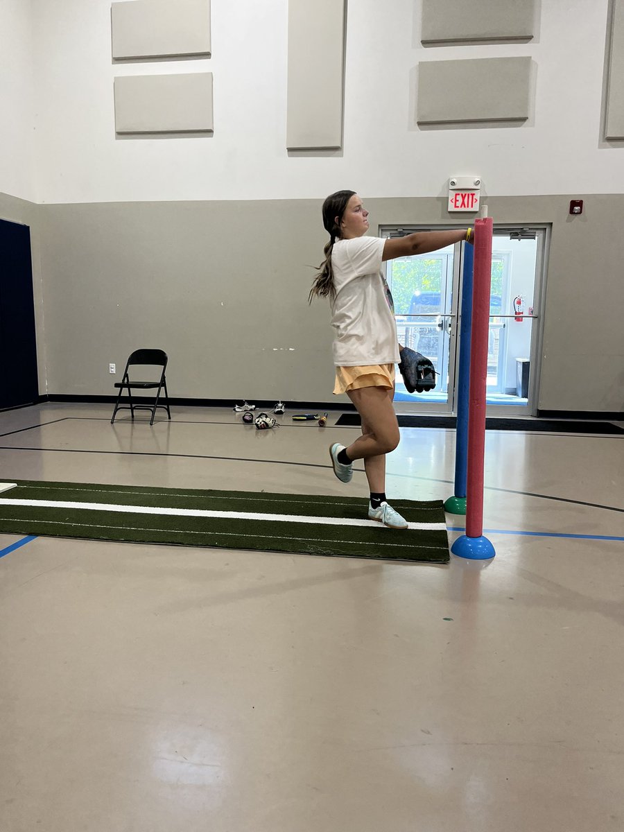 lucyreis0411's tweet photo. Reps on Reps. Always excited for the fall grind. Cant wait to see my team this weekend. #70byfirsttourney #notaPO 
@MRhodesSmith @TCam_FSUSB @KateMalveaux @KarenWeekly @PennStateSB @LSUsoftball @ZipsSB @UACoachMurphy https://t.co/UEtE1M9rd1
