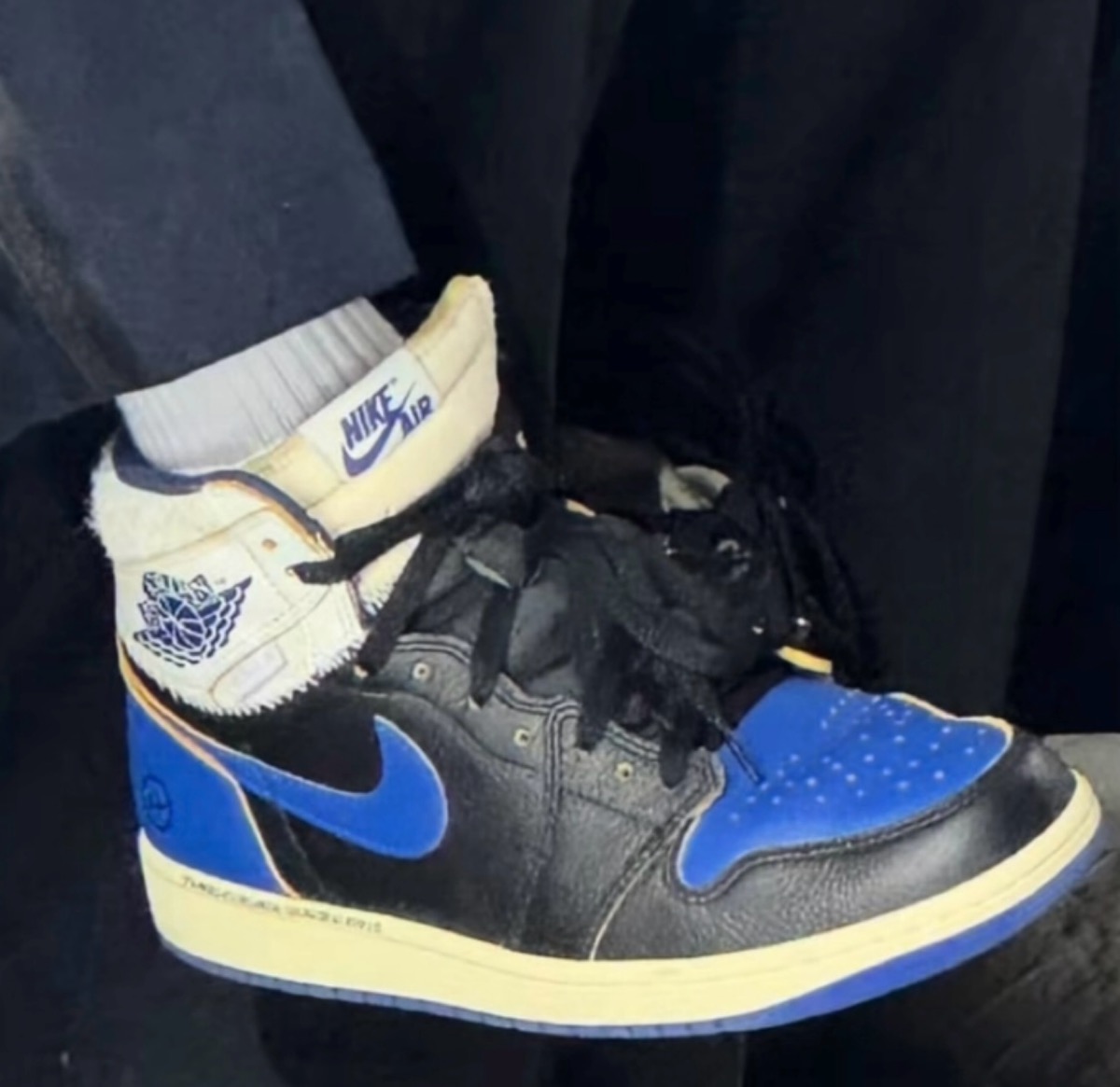 tenbai_hakase's tweet photo. 【Fragment x UNION x Nike Air Jordan 1 Retro High OG SP】

来年2月6日に発売予定❗️
過去作のFragmentトリプルコラボAJ1は
40万前後のプレ値落札あり🔥

 ✅過去作 最新相場
定価23,100円
→400,000円前後🔥🚀

今回発売される新作についても
利益を出せる可能性がありそうです🚨 https://t.co/CEJjUxtD4l