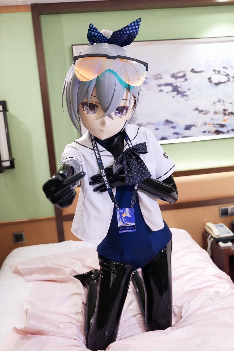 久 等 了
迟来的500fo贺图！
胶狼dw限定～
感谢我的白月光摄影大爹在忙完staff工作以后还来帮我拍私房：<a href="/KeesJimmy/">Jimmy</a>