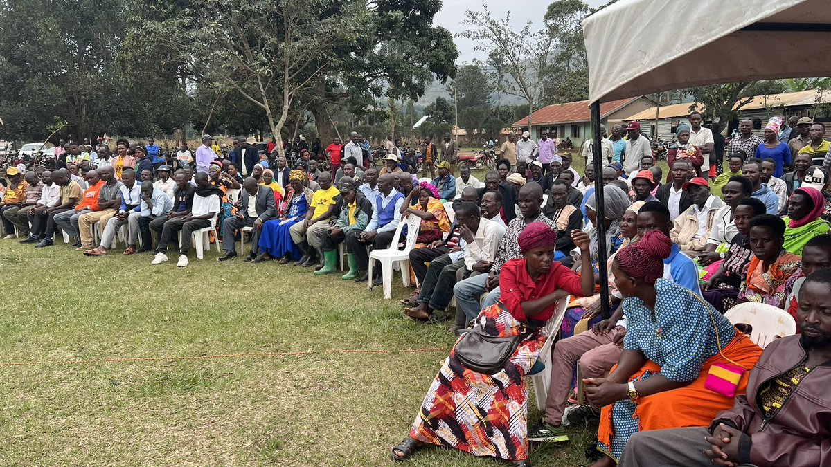 PheobehN's tweet photo. Today we hosted the Hon Minister of State for Lands and Urban Development in Bukuya Constituency in Kassanda district. His major emphasis was on sensitization of the locals on their land rights and obligations. Our people are very ignorant about the law which calls for such. https://t.co/PoO23xgd6x